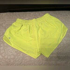 Lululemon Hotty hot shorts 2.5in